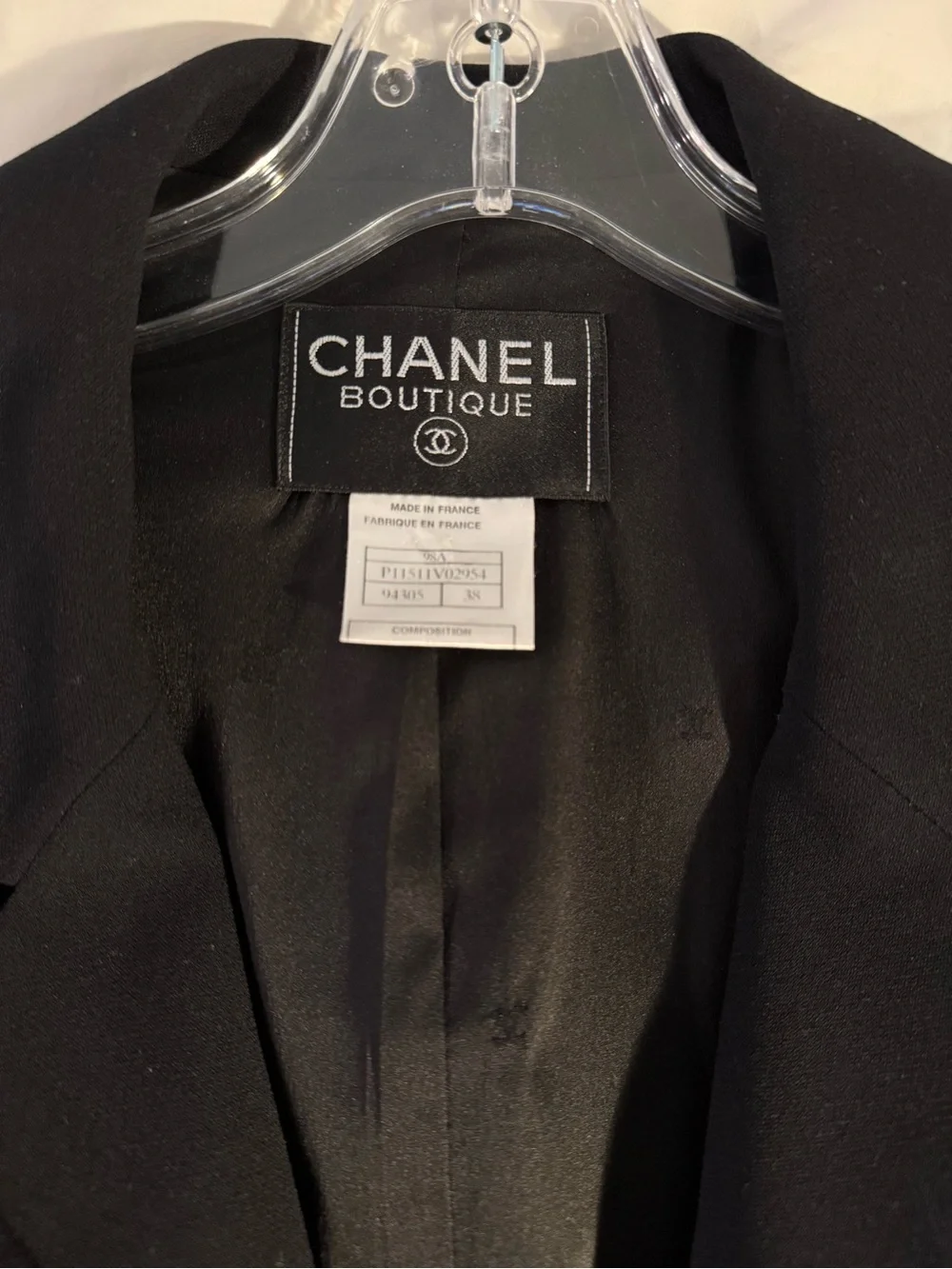 Stunning vintage CHANEL Black Tailored Women's blazer and skirt suit set